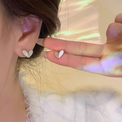 ハート形 天然ダイヤモンド付きシェアピアスk18 ピアス（スタッド・一  