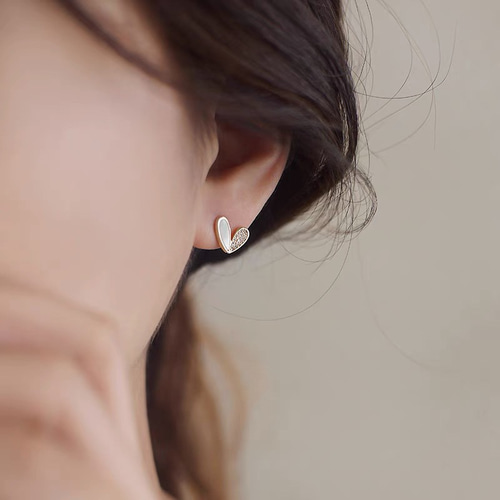 ハート形 天然ダイヤモンド付きシェアピアスk18 ピアス（スタッド・一  