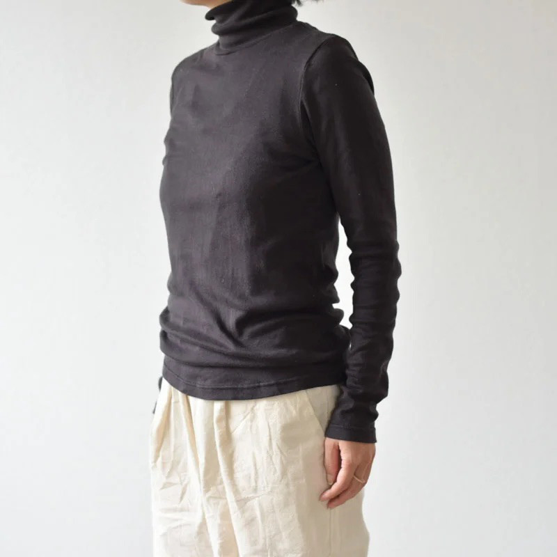 【再入荷】yohaku タートルネック｜チャコール｜レディースフリーサイズ