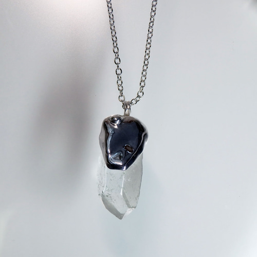 水晶ポイントの彫金ペンダント II ネックレス・ペンダント はな 通販
