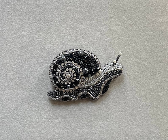 ビーズ刺繍のブローチ　-カタツムリ- snail 4枚目の画像