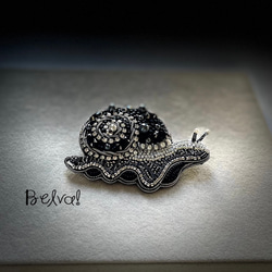 ビーズ刺繍のブローチ　-カタツムリ- snail 1枚目の画像