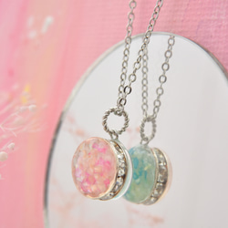 かすみ草の1輪ネックレス / 半球 / レジン / ドライフラワー / 氷