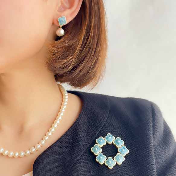 グレースモーキー色の花とbijouのピアス／イヤリング ピアス（その他） ジュネ 通販 6339405｜Creema(クリーマ) 33 ブローチシリーズビジュ付き女性　ハンドメイドピアスorイヤリング