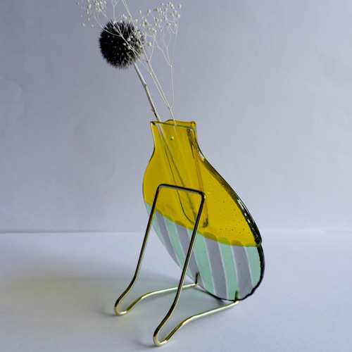 黄色いガラスの花器 ストライプ（S）スタンド・ドライフラワー付き