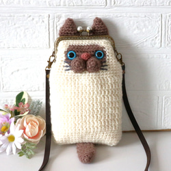 手編みニットのシャム猫ちゃんの がま口のスマホポシェット スマホ