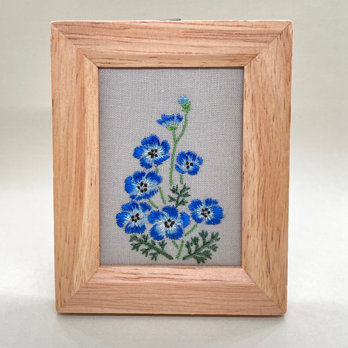 ネモフィラ 刺繍フレーム 絹糸の日本刺繍 インテリア 壁飾り
