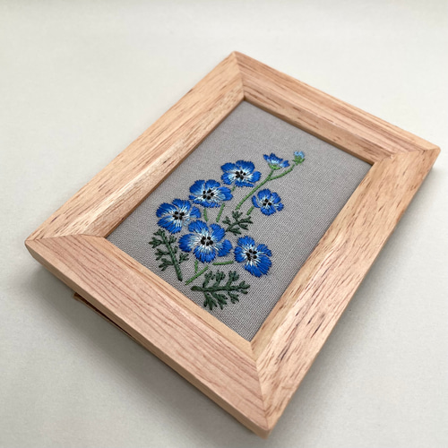 ネモフィラ 刺繍フレーム 絹糸の日本刺繍 インテリア 壁飾り