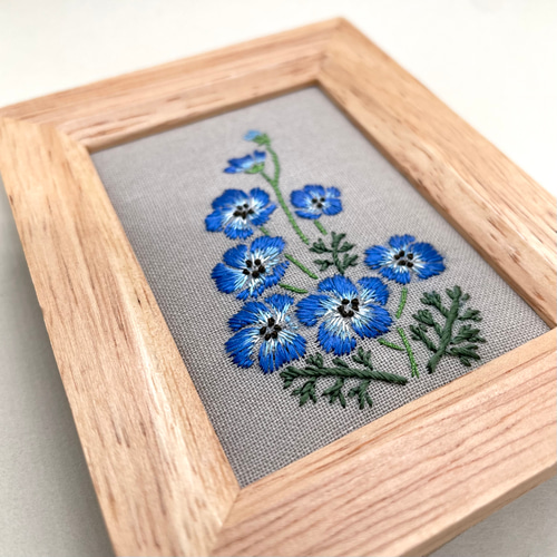 ネモフィラ 刺繍フレーム 絹糸の日本刺繍 インテリア 壁飾り