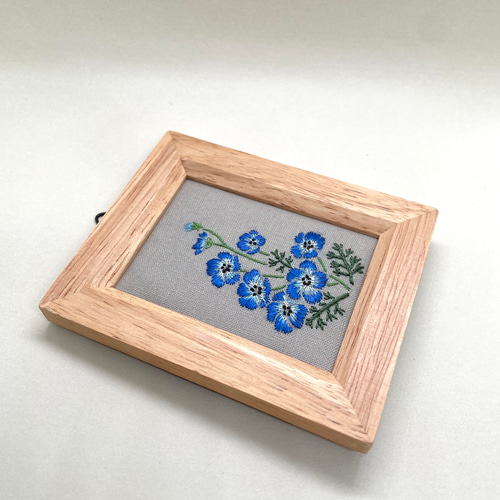 ネモフィラ 刺繍フレーム 絹糸の日本刺繍 インテリア 壁飾り