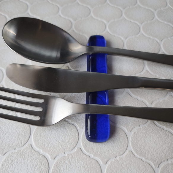 カトラリーレスト（ガラス）ロイヤルブルー 箸・箸置き ひつじ工房