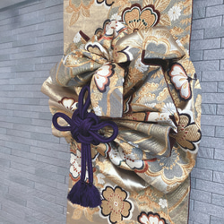 帯をリメイクした飾り結びのあるタペストリー　玄関に　床の間に 3枚目の画像