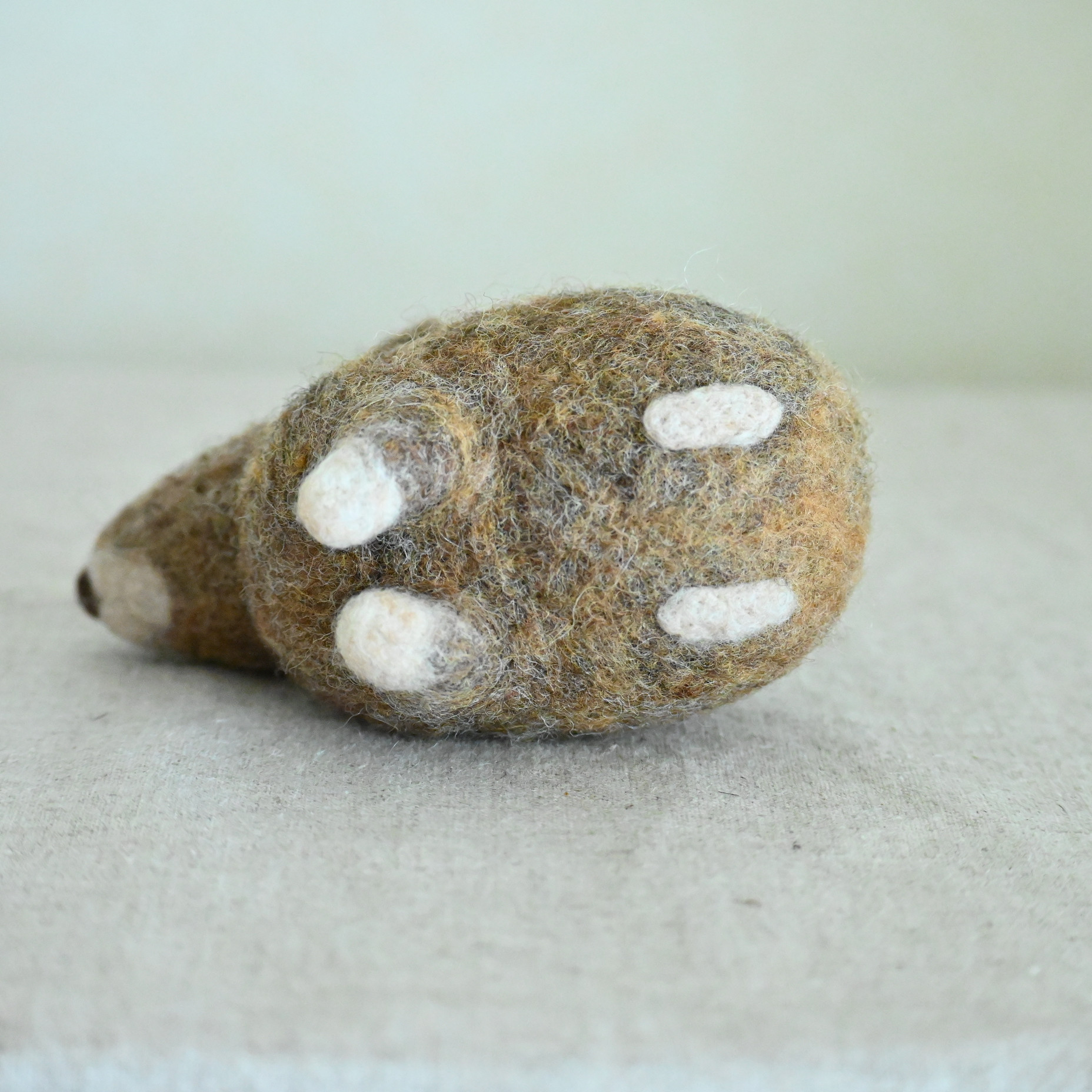 羊毛フェルトのオブジェ　エゾナキウサギ