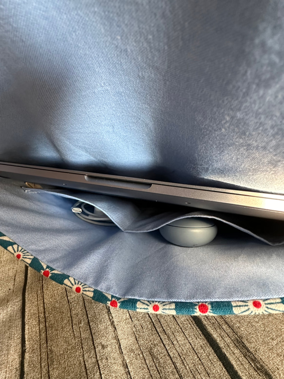 英國製作 可愛粉藍海波浪貓筆電包 Switch iPad MacBook 保護套收納包 第7張的照片