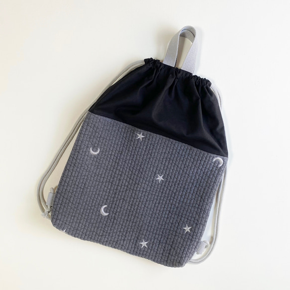 ナップサック型☆お着替え袋（グレー×黒の星） ナップサック型☆お着替え袋（グレー×黒の星） 星柄 生地 オックス
