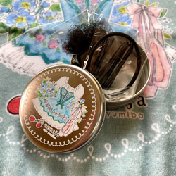 【K様専用】バレエチュチュ柄 缶ケースのシニヨンセット 1枚目の画像