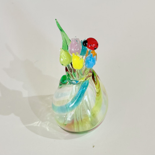 作家物　虹色ガラスの一輪挿し　未使用品 作家物 虹色ガラスの一輪挿し 未使用品 - メルカリ