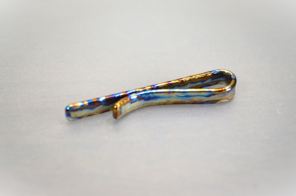 Titanium tie bar・鍛造純チタンネクタイピン５０mm=ブルーフレイムB= 3枚目の画像