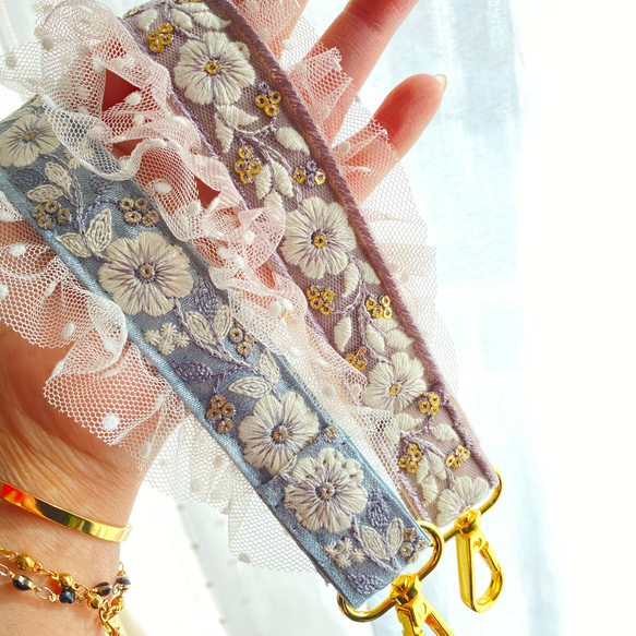 チュール × インド刺繍リボンのめちゃかわすぎるハンドストラップ‎♡⃛ ̖́- 4枚目の画像