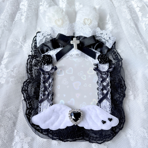 950円 ハンドメイド トレカケースデコ  ブラックバタフライ フリルデコ硬質ケース トレカケースデコ レースデコ ファー うさぎ 黒