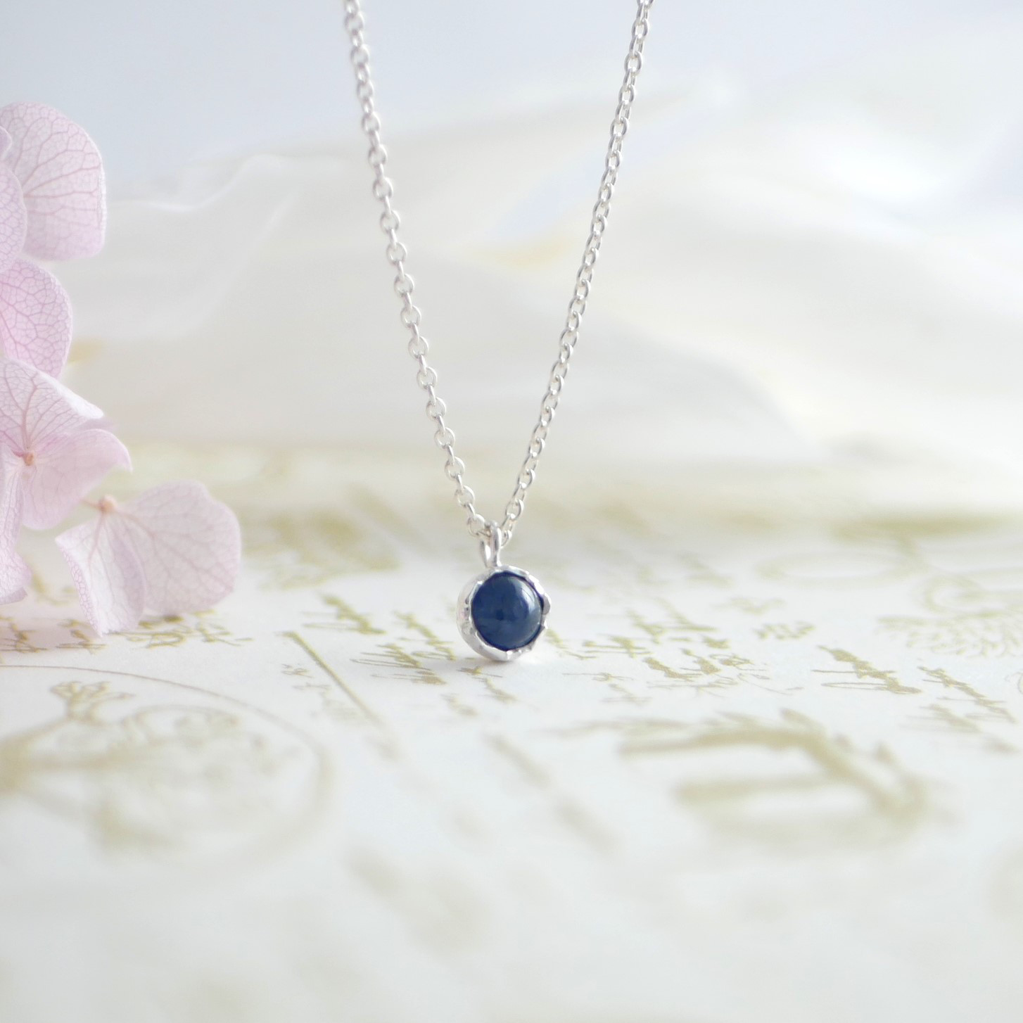 サファイアのネックレス