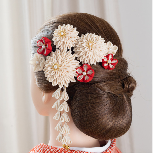 つまみ細工 髪飾り 白 赤色 成人式 卒業式 結婚式 753 振袖 着物