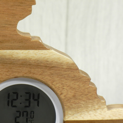 デジタル温・湿度計（時計付）仔猫（座り姿側面２）【木製（アカシア集成材）】（置き・掛け兼用） 18枚目の画像