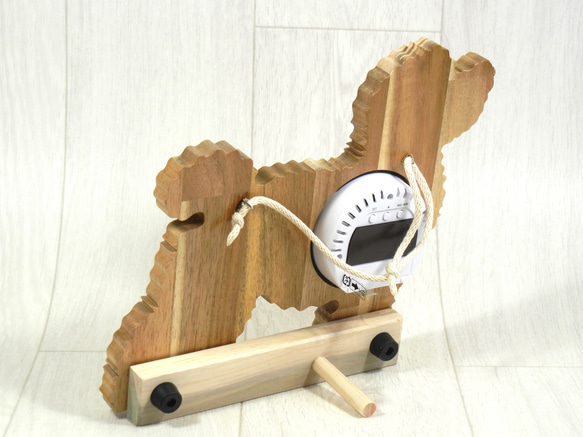 デジタル温・湿度計（時計付）トイプードル（立ち姿）【木製（アカシア集成材）】（置き・掛け兼用） 3枚目の画像