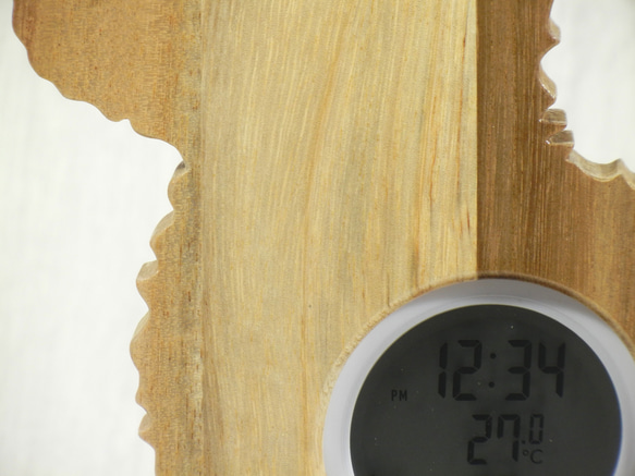 デジタル温・湿度計（時計付）トイプードル（立ち姿）【木製（アカシア集成材）】（置き・掛け兼用） 12枚目の画像