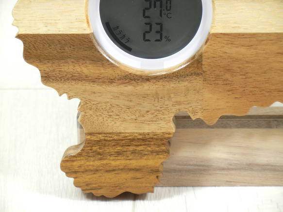 デジタル温・湿度計（時計付）マルチーズ【木製（アカシア集成材）】（置き・掛け兼用） 6枚目の画像