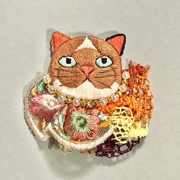 【dress up/猫/レジィ】刺繍ブローチ 2枚目の画像