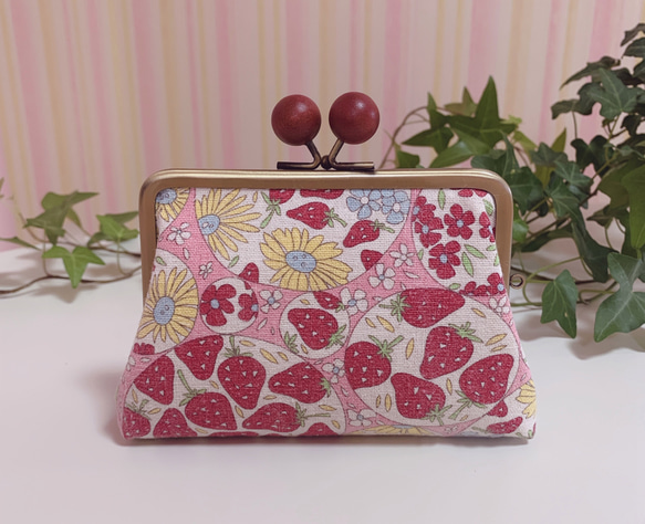レトロ風可愛い苺柄ほっこりがま口財布 1枚目の画像