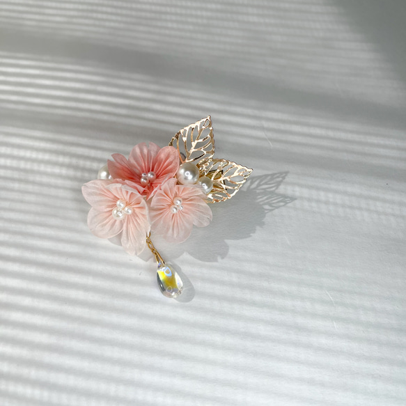 【薄桜クリップ】正絹つまみ細工の桜ヘアクリップ 3枚目の画像