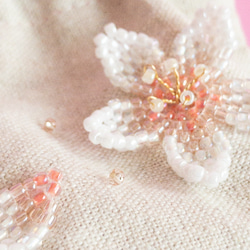 桜の立体刺繍ミニバネ口ポーチ 4枚目の画像