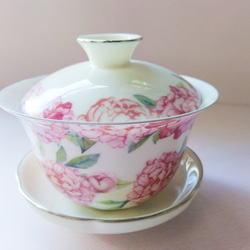 フラワーガーデンの蓋碗　中国茶器　ポーセラーツ 1枚目の画像