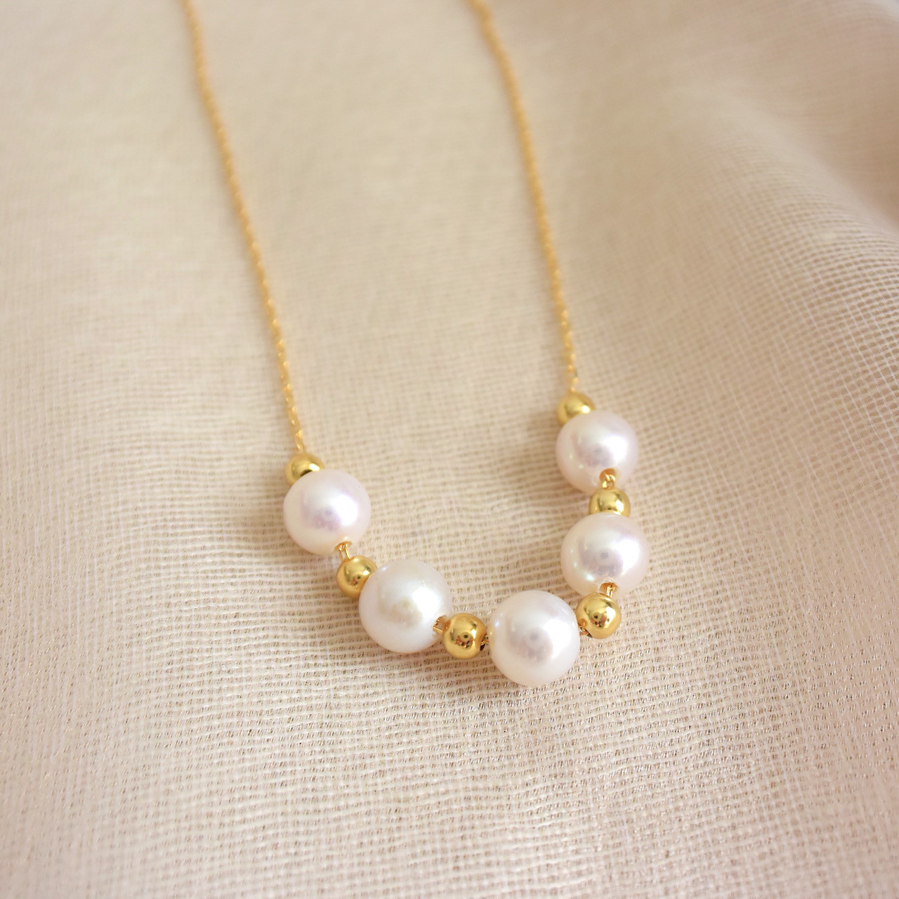 Silver925 5粒あこやパールのネックレス ゴールド