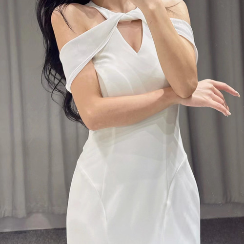 美品!光沢サテン 肩あき ホルターネック ホワイト マーメイド 美品!光沢サテン 肩あき ホルターネック ホワイト マーメイド