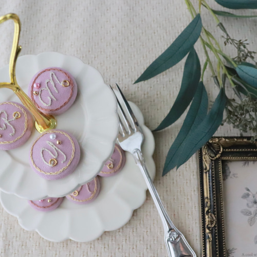 手刺繍 くるみボタン アルファベットモチーフ ヘアゴム／ヘアクリップ  