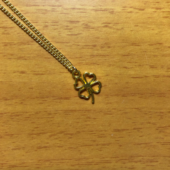 four leaf clover goldnecklace 1枚目の画像