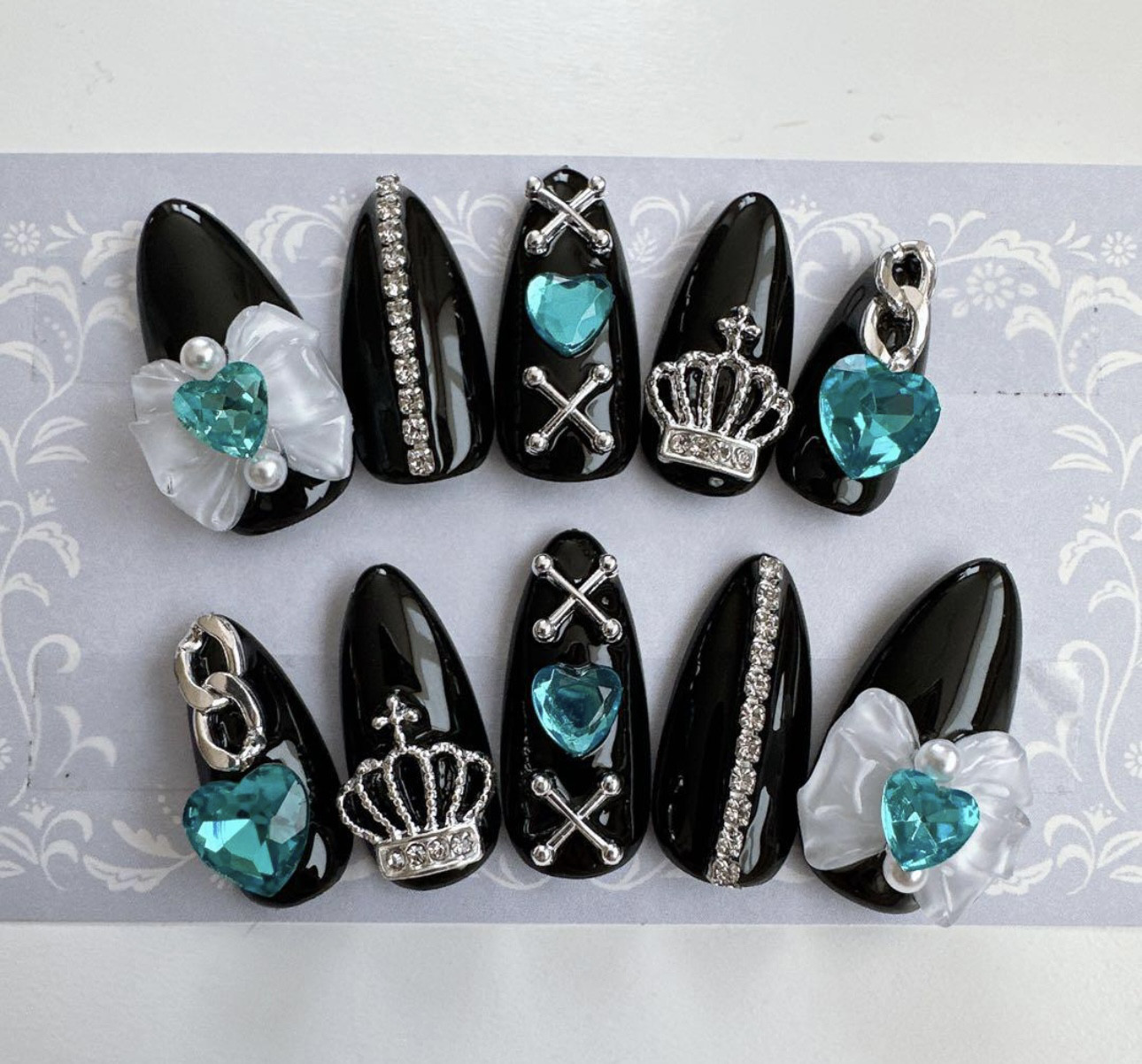 ライトブルー リボン ベルト 地雷系 ジェルネイルチップ ミディアムオーバル ライトブルー リボン ベルト 地雷系 ジェルネイルチップ ミディアム