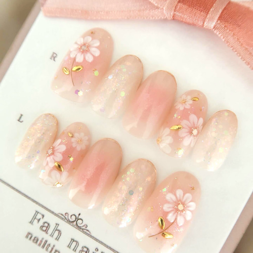 春にオススメ！ぷっくりフラワーが可愛い♡チーク×フラワーネイル  