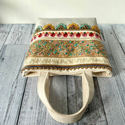 インド刺繍リボン　パンジーレースが並ぶ春カラーのトートバッグ 13枚目の画像