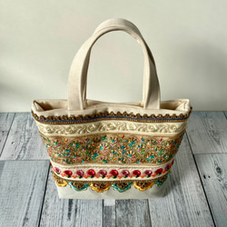 インド刺繍リボン　パンジーレースが並ぶ春カラーのトートバッグ 5枚目の画像