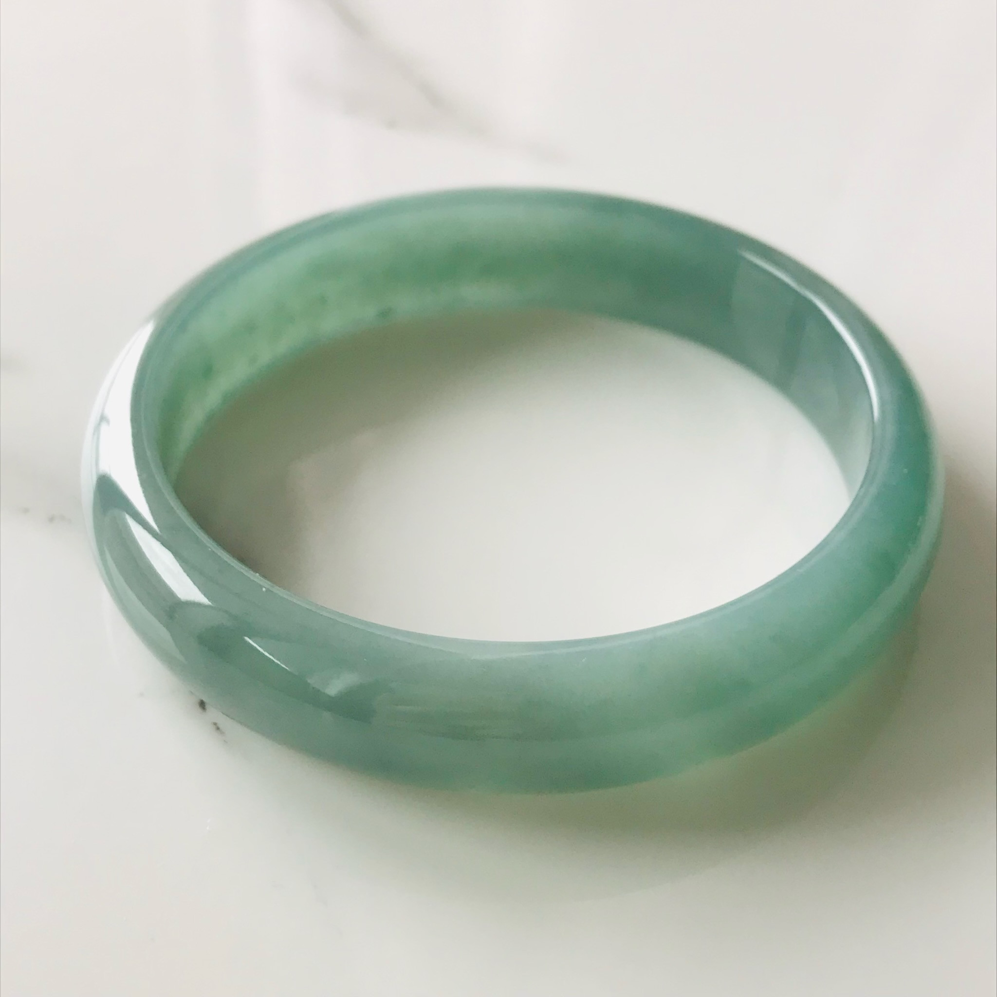 【B1210-031】ジェイド　翡翠　ヒスイ　バングル　一点もの　希少　グアテマラ産　ミルキーグリーン　59.2mm