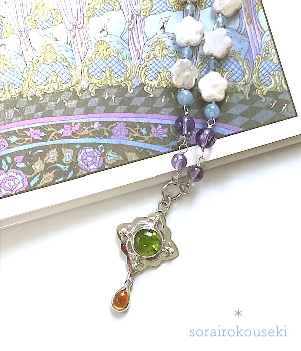 ◆星の花の首飾り◆　星の花を象ったペリドットの首飾り