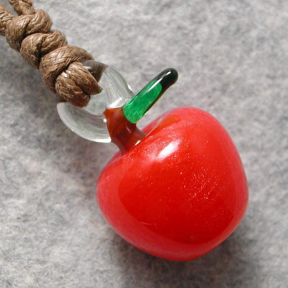 ミニリンゴ とんぼ玉 ガラス ネックレス No2354 1枚目の画像