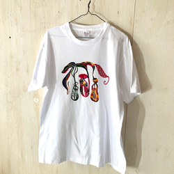 【日本国内送料無料】ウツボカズラ とカエルの手染め紅型メンズTシャツ/ホワイト（Lサイズ） 1枚目の画像