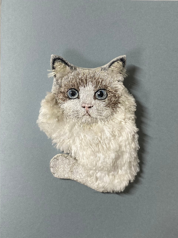 ネコ刺繍のブローチ【ラグドール】 2枚目の画像
