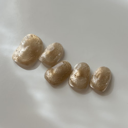 淡色パールゴールドミラーベースうねうねぷっくりちゅるんバブルシンプルニュアンスネイルチップ 2枚目の画像
