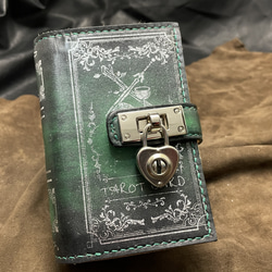 魔法書型塔羅牌盒 魔法書袖珍綠皮書 第1張的照片